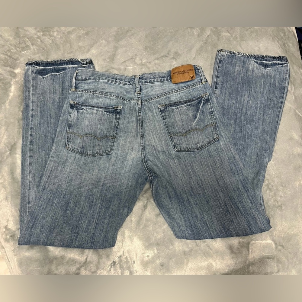Men’s American Eagle boot cut jeans. Excellent condition. Size 34/36.
